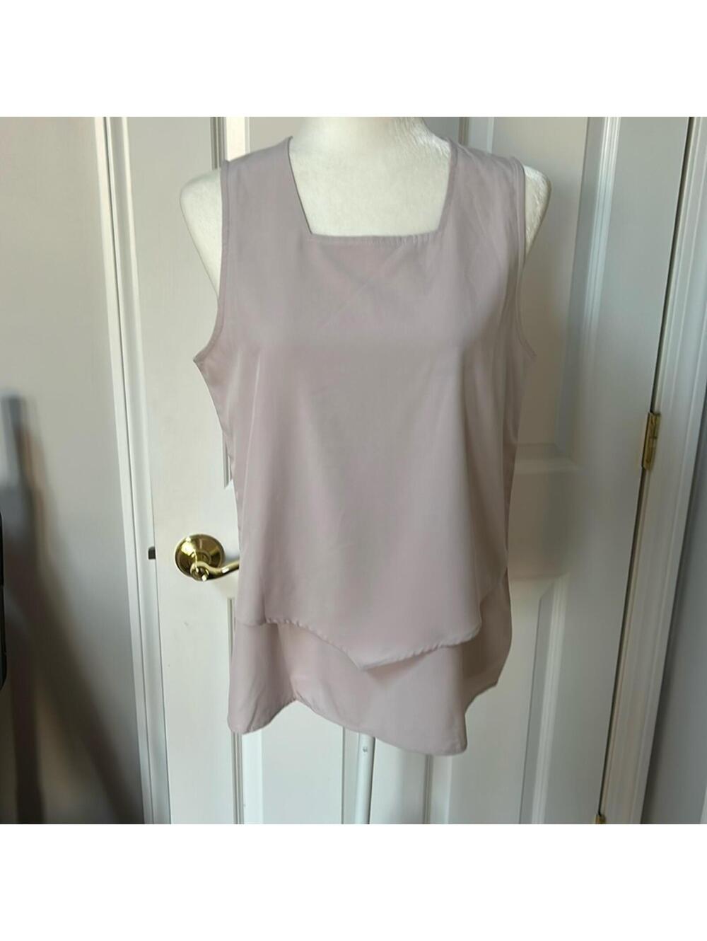 Two-tiered sleeveless blouse